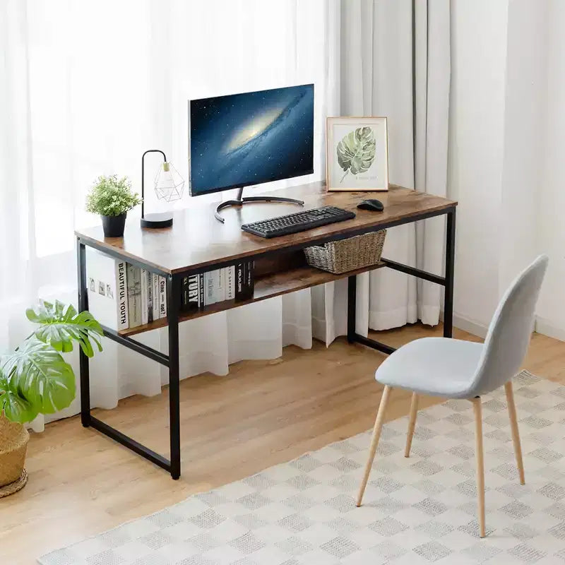 Bureau informatique industriel de 55" avec étagère de rangement et patins réglables
